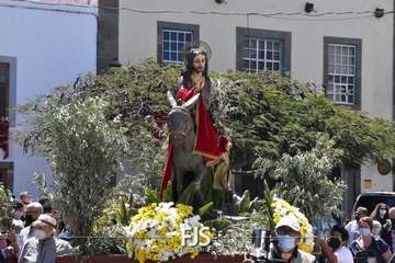 La procesión de La Burrita toma San Juan después de dos años de suspensión por la pandemia/Francisco Javier Santana y Antonio Alí.